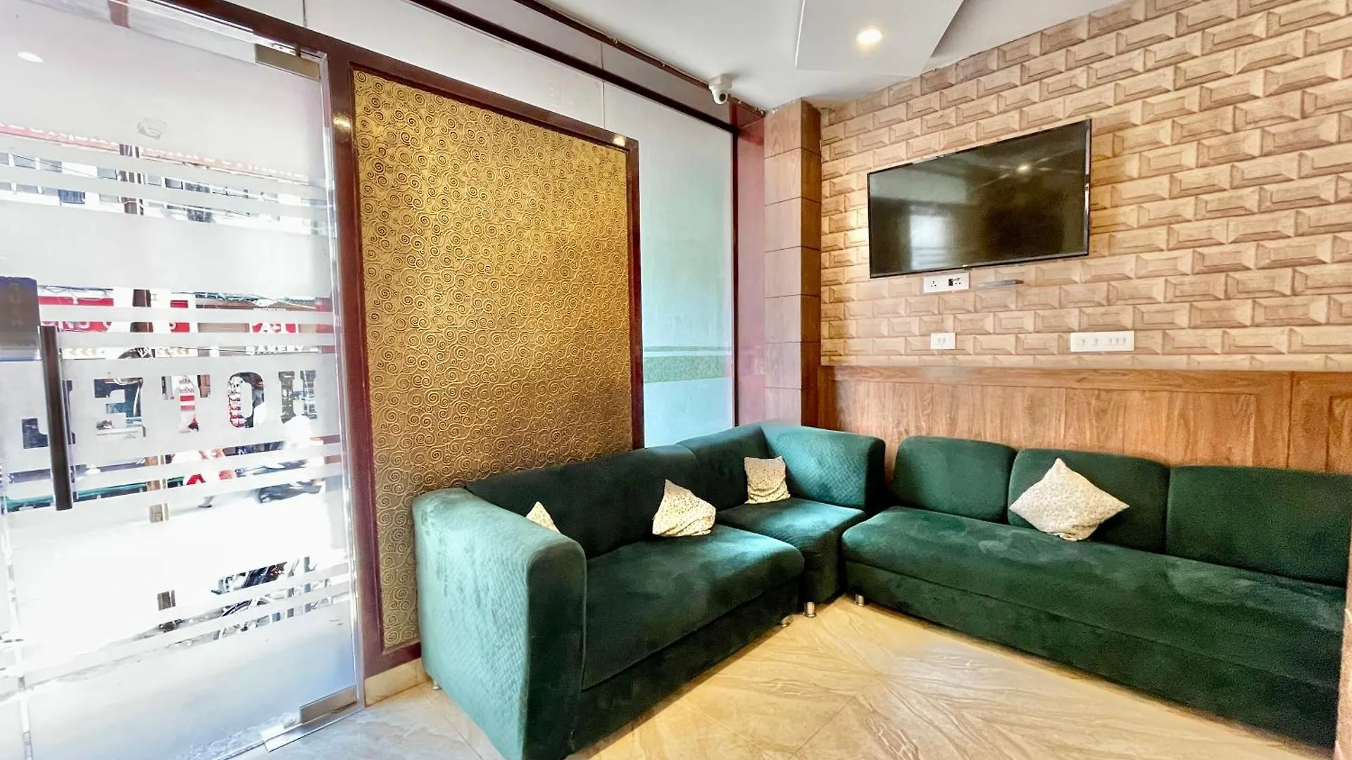 Hotel Janaki ! Varanasi ! होटल जानकी - హోటల్ జానకి Fully-Air-Conditioned-Hotel Family-Friendly-Hotel, Near-Kashi-Vishwanath-Temple And Ganga Ghat