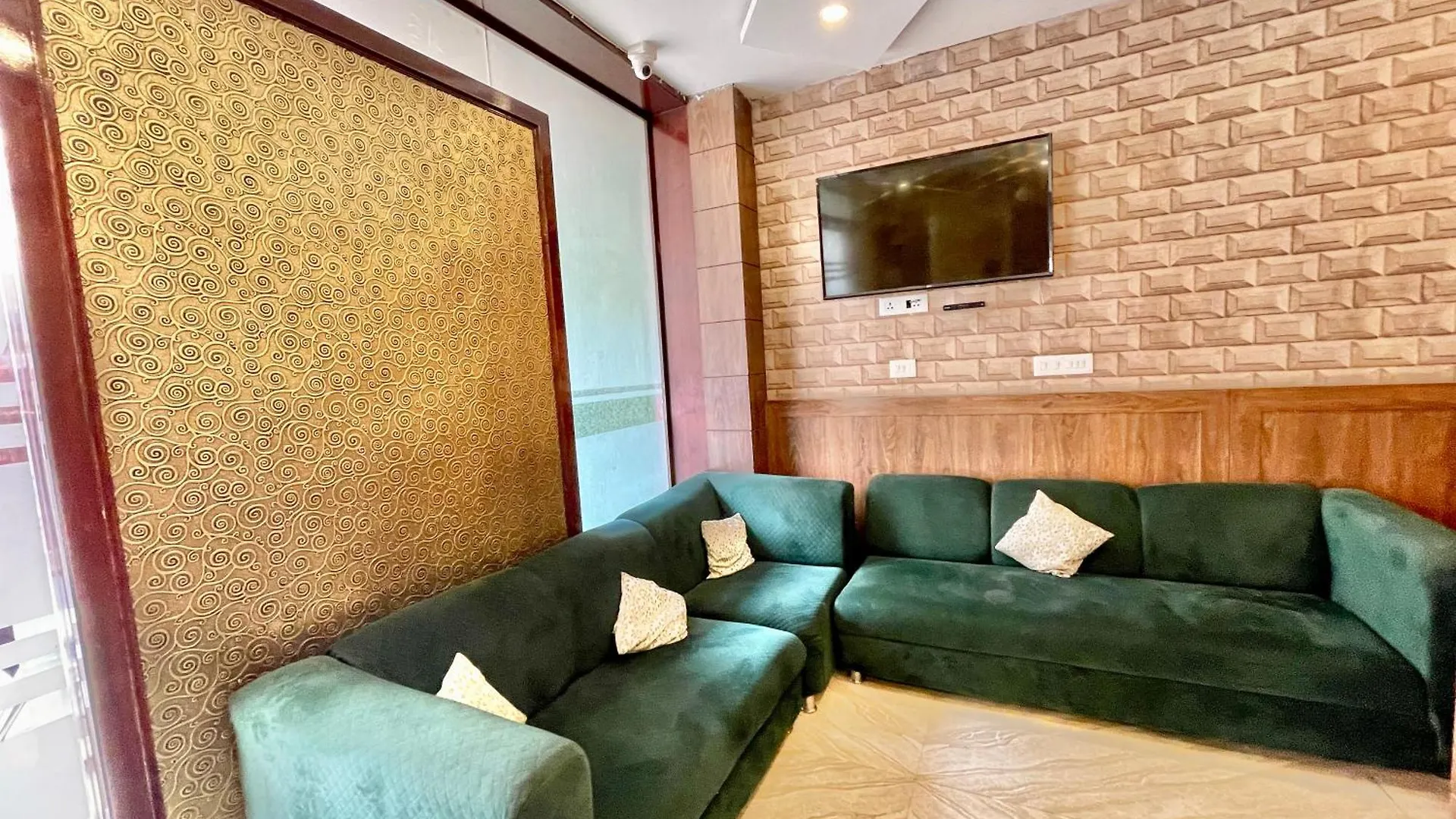 Hotel Janaki ! Varanasi ! होटल जानकी - హోటల్ జానకి Fully-Air-Conditioned-Hotel Family-Friendly-Hotel, Near-Kashi-Vishwanath-Temple And Ganga Ghat