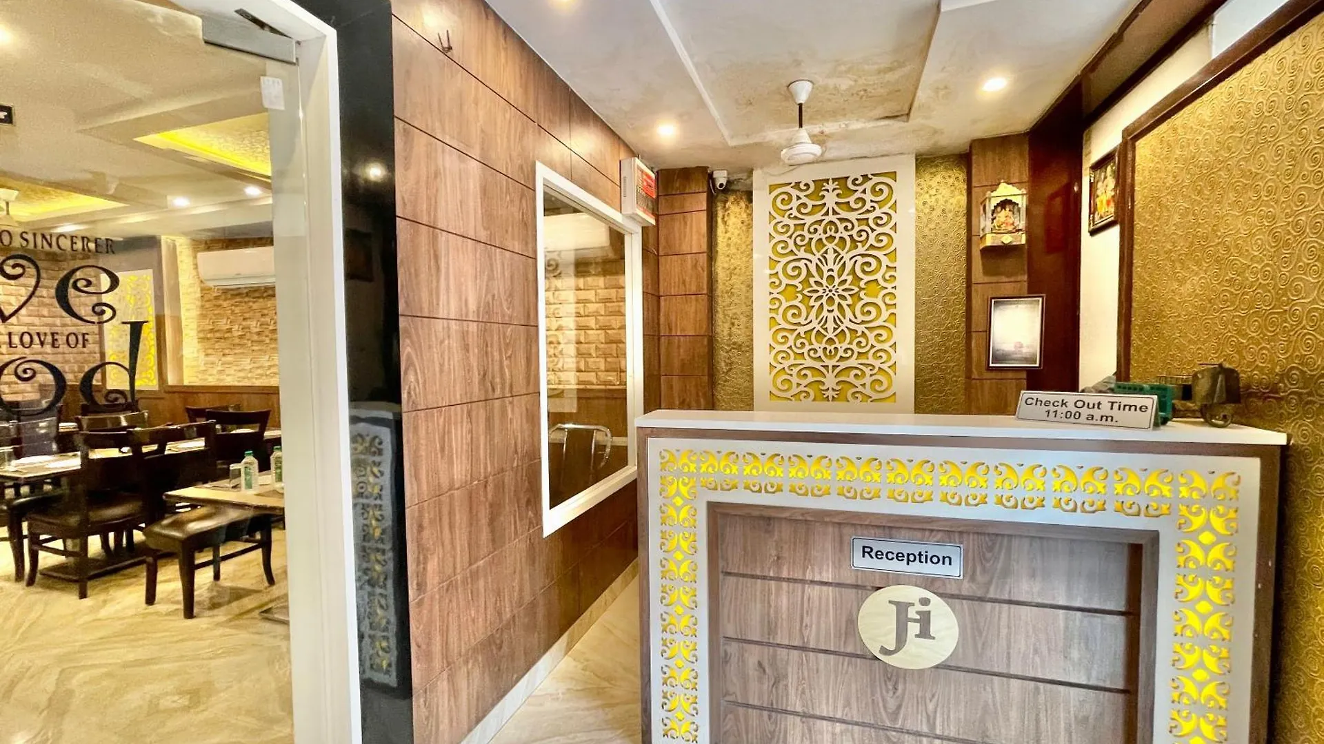 Hotel Janaki ! Varanasi ! होटल जानकी - హోటల్ జానకి Fully-Air-Conditioned-Hotel Family-Friendly-Hotel, Near-Kashi-Vishwanath-Temple And Ganga Ghat
