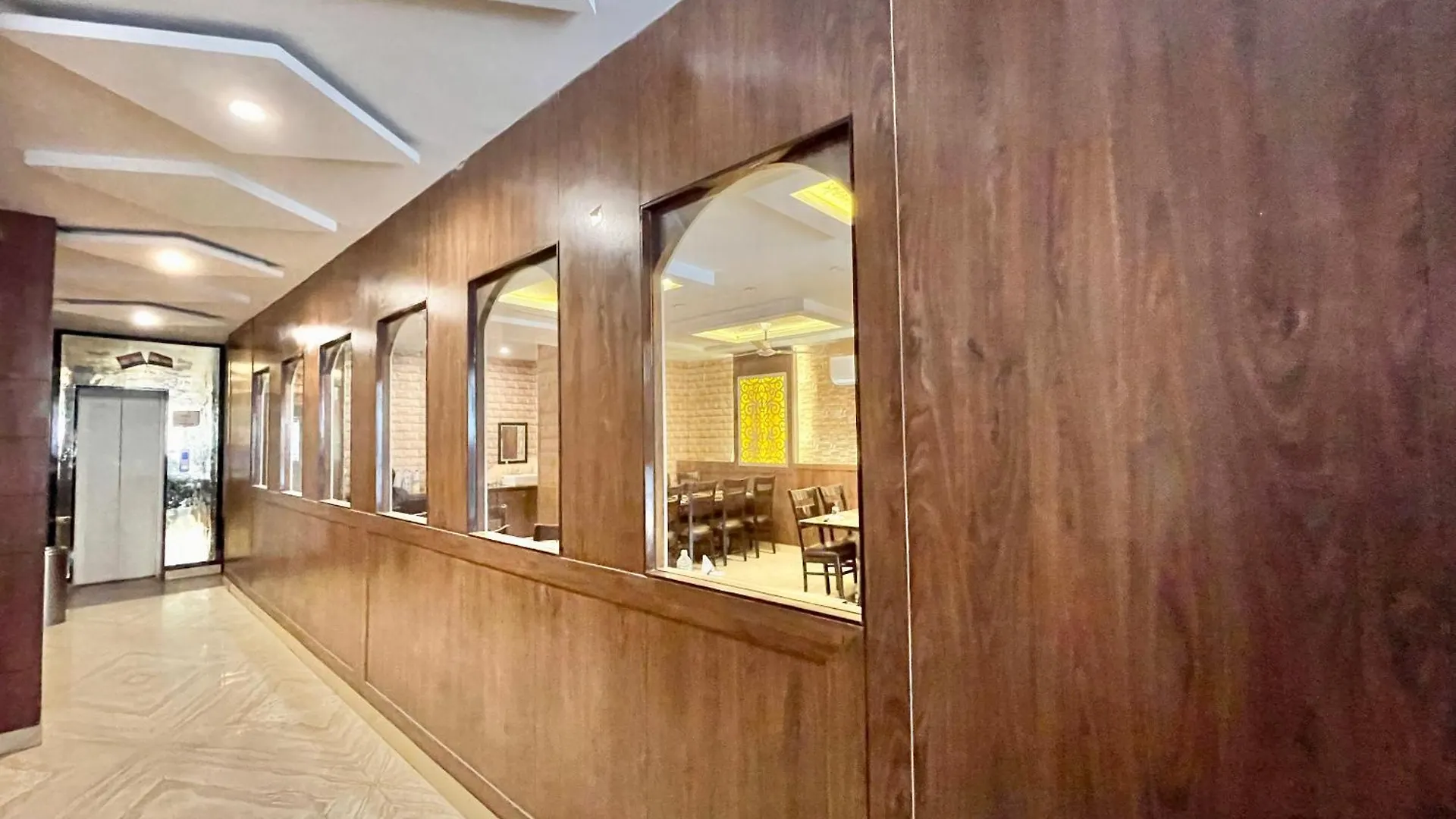 Hotel Janaki ! Varanasi ! होटल जानकी - హోటల్ జానకి Fully-Air-Conditioned-Hotel Family-Friendly-Hotel, Near-Kashi-Vishwanath-Temple And Ganga Ghat